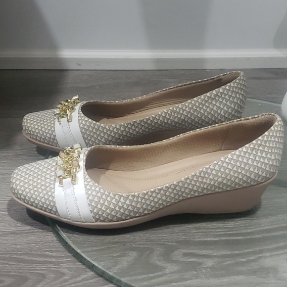 Piccadilly Low Wedge Heel Shoes - Picture 4 of 8